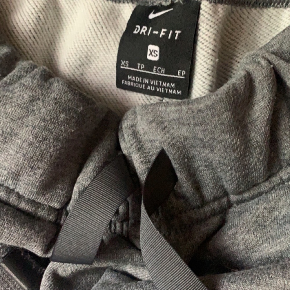Nike Joggers - Picture 2 of 3